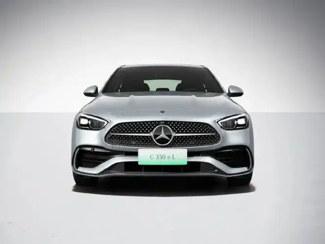 而这款奔驰c 350 e l车型则是属于可油可电的插电式混合动力车型,能够