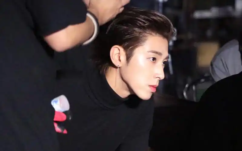 郑允浩每一帧都是壁纸认真工作的男人最帅了郑允浩迷你1辑truecolors