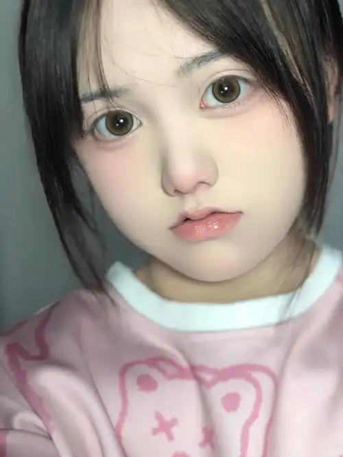 圆脸77狗狗眼无辜少女桃花妆