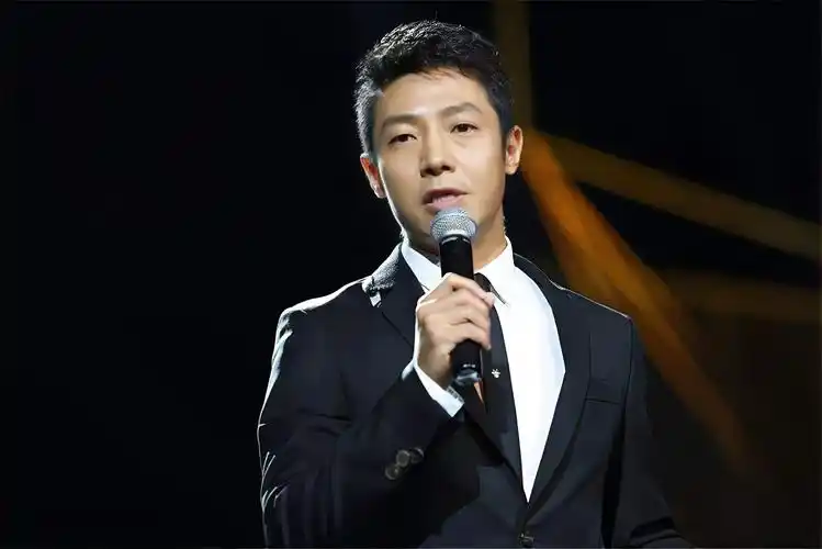 撒贝宁个人资料简历学历撒贝宁为法律事业许诺终身北大毕业央视力捧却