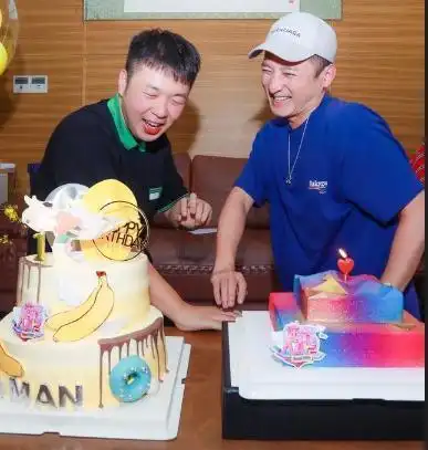 杜海涛生日宴会上快乐家族成员和好友悉数到场最后却被它抢镜