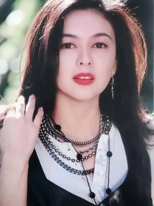 61岁关之琳依旧性感迷人!不愧是昔日香港第一大美女