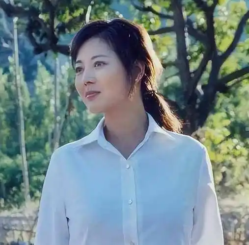 演员王茜华我这辈子最正确的选择,就是43岁高龄为导演丈夫生孩子_表演