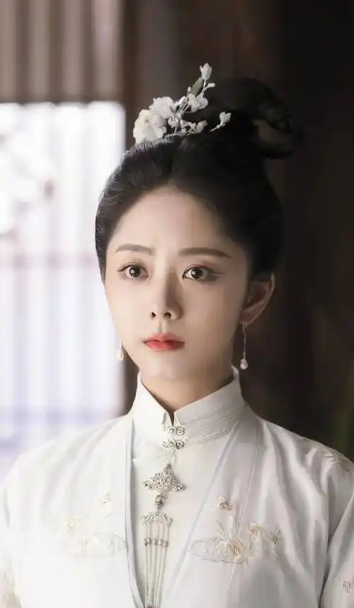 刘萌萌祝绪丹周也张慧雯周洁琼在古装剧中最常见的应该就是白衣造型了
