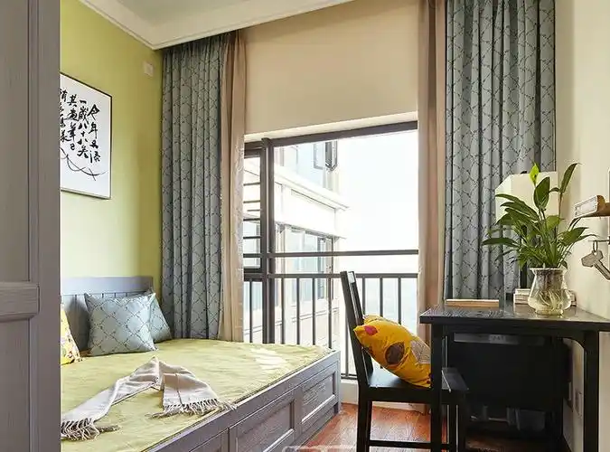 榻榻米床不靠窗户效果图榻榻米房间床不挨着窗户摆放好吗