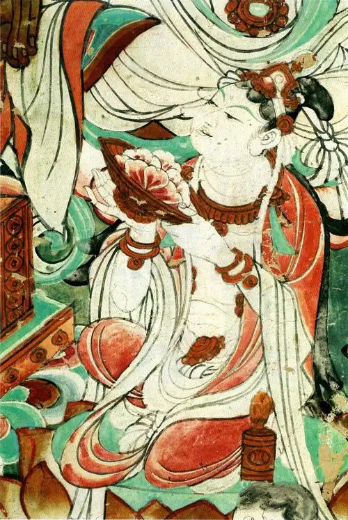 常作为一种佛教礼节,在敦煌壁画中处处可见)正中右侧,也绘有一位捧花
