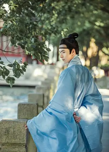 淡辉夕颜,公子如玉,是你执一把青伞,为我许下一世长安)古风汉服真人男