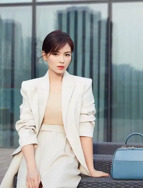 刘涛是一个搭配鬼才西装造型打扮的成熟又有特色简直太会穿了