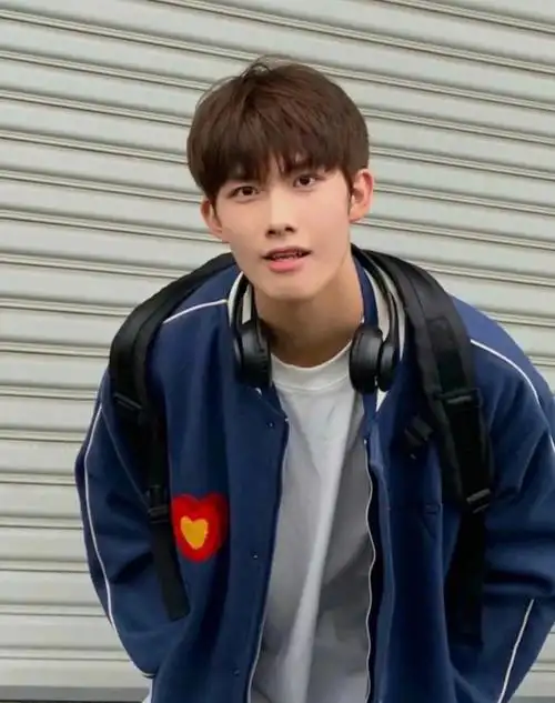 男生不用漂的发色推荐亚麻栗棕色