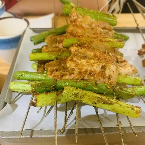 蒜苔五花肉蒜苔好吃挺嫩五花肉太咸了茄子偏咸入味羊排很香啊好吃太硬