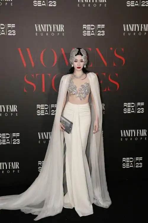 范冰冰戛纳最新图来啦!真的被范姐美哭