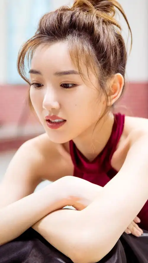 毛晓彤精美壁纸:一位魅力十足的小仙女