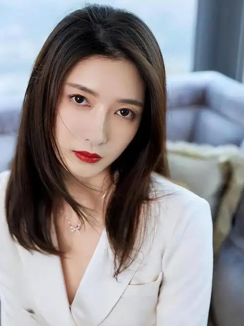 事实证明王传君没说错36岁的江疏影就是一个平庸的美女