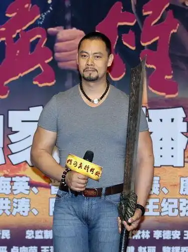 而很多人肯定不知道,晋松在成为演员之前是一名一线马术运动员.