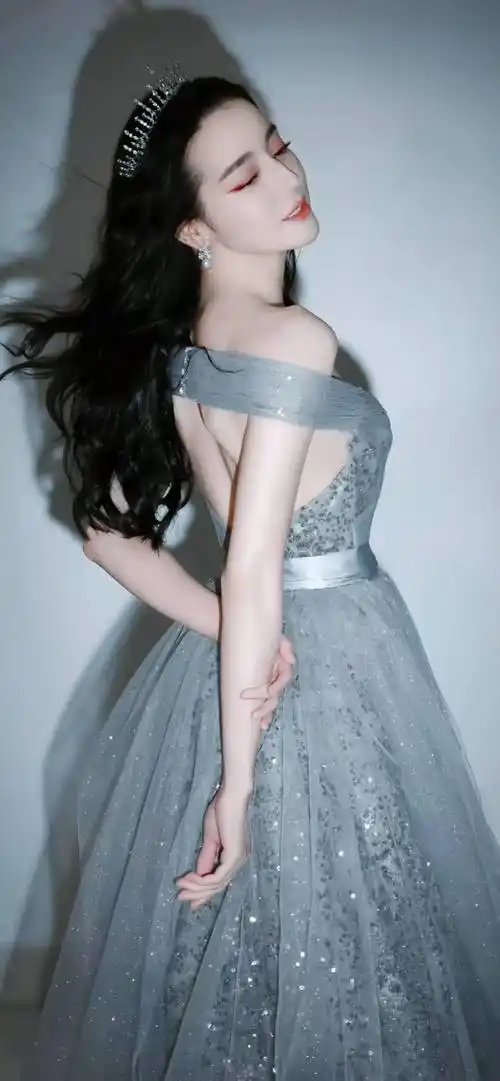 面对热爱要不遗余力的去喜欢迪丽热巴