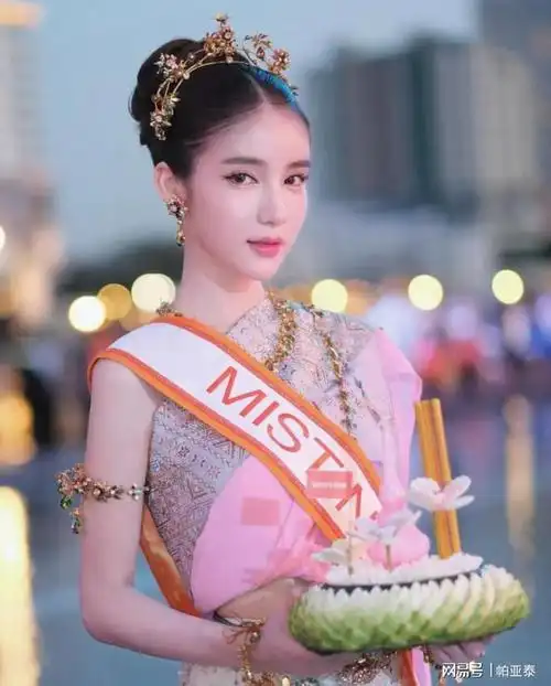 泰国最美变性人近照公布妩媚性感比女人还女人还有男星伴游