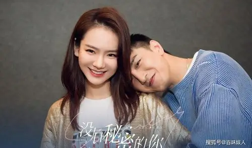 原创金瀚和张芷溪当街穿情侣装工作室却闭口不言两人被疑假戏真做