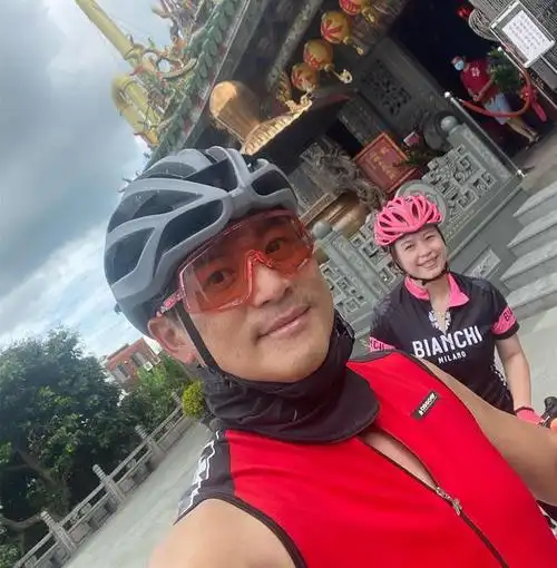 江宏恩与妻子秀恩爱51岁身材健硕渴望当爸但结婚5年仍无子女