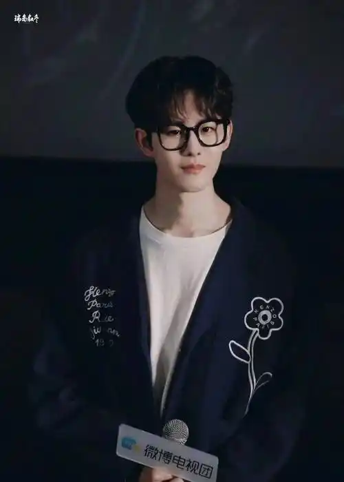 21娱乐瓜:龚俊任嘉伦檀健次赵露思吴磊关晓彤金晨文咏珊田嘉瑞_活动