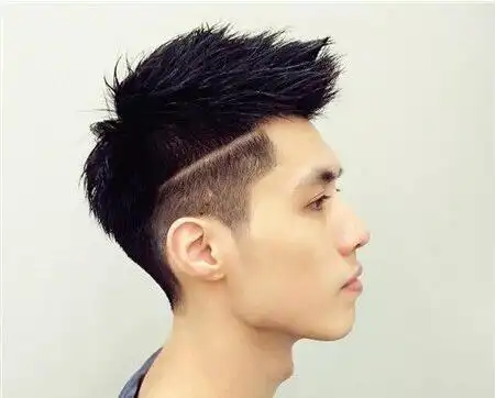 的男生发型短发(15款两边剃短中间留长很阳光帅气的男生短发发型)(9)
