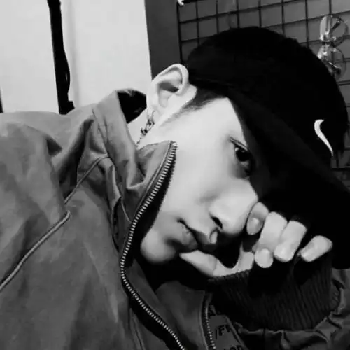 炫酷黑白体色的男生超拽霸气的头像