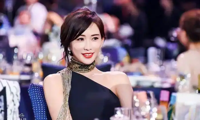 林志玲近照曝光身材发福变臃肿49岁当家庭主妇后悔了