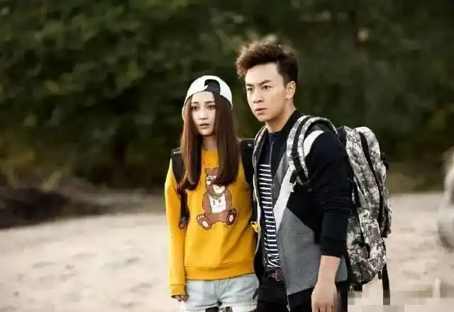 释小龙帅气回归女友王若伊被辟谣现任是谁