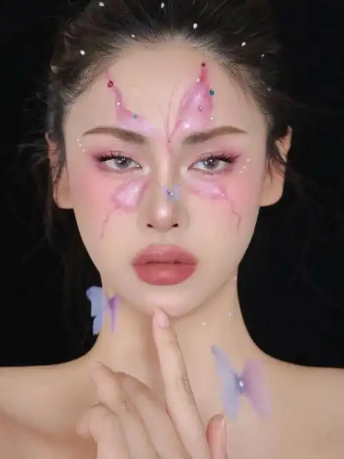 完美日记又出新的动物盘了 这次是蝴蝶盘配色是粉紫色系 梦幻又仙女