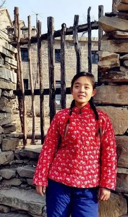 公公出殡我穿一件红棉袄,老公对我拳打脚踢,我说一话全村炸了锅