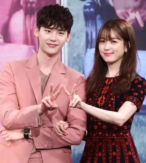 李钟硕iu恋情被质疑炒作:女方收入是男方的7倍,两人情史不简单_人气