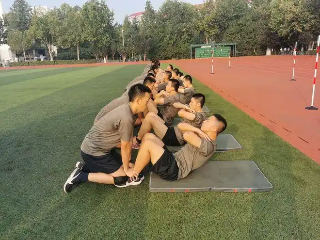 为飞班荣誉而战清华飞班空军军事体能考核纪实