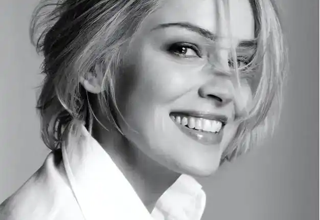 美国女星莎朗斯通曾说汶川地震是报应遭抵制后不道歉如今怎样