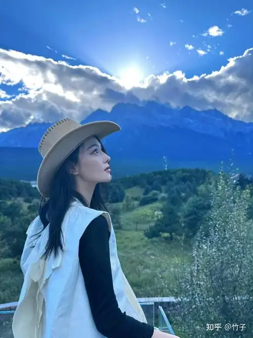 张馨予最新美照分享,美景在路上美人在景里,她真的好美! - 知乎