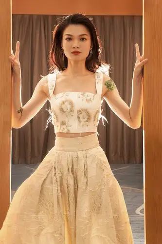 苏运莹受邀再度演唱野子清凉成熟显气质