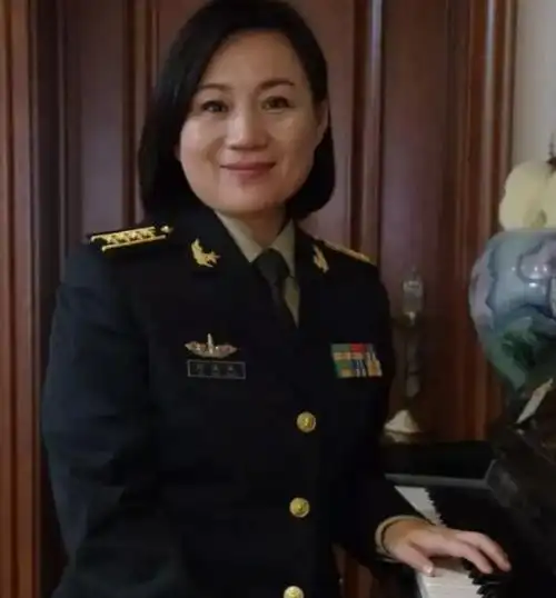 她是许司令的孙女才貌双全为人低调后被授予火箭军大校军衔