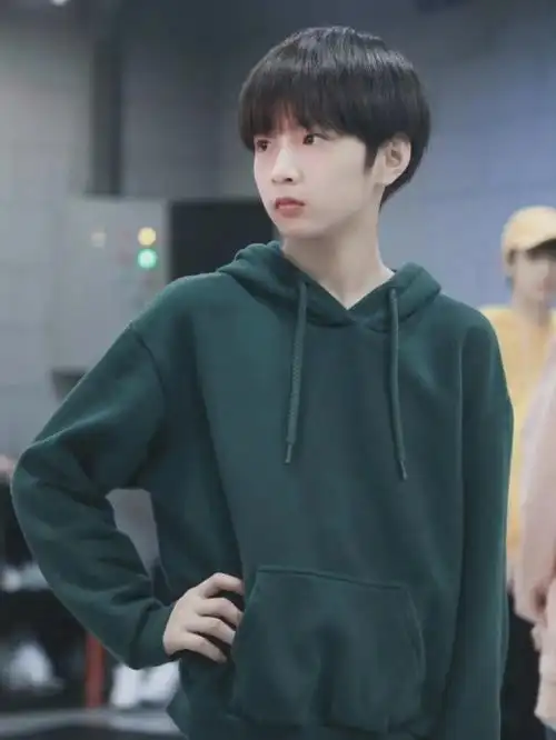 来康康小时候的吻文刘耀文