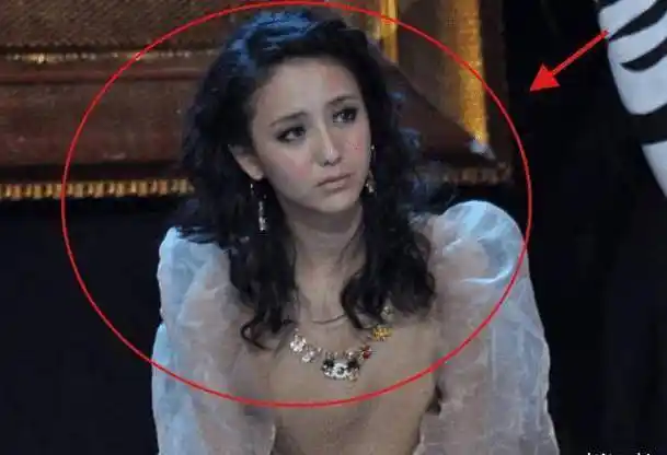 气质跟杨幂差距太大,衣品太重要了_衣服_女明星_因为