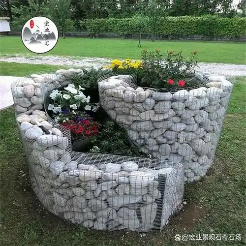鹅卵石艺术制作花园中的"花坛"案例