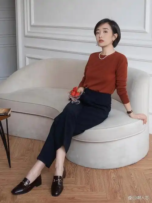 秋天,建议小个子的中年女人,尽量少穿这3种鞋子,会显矮没气质