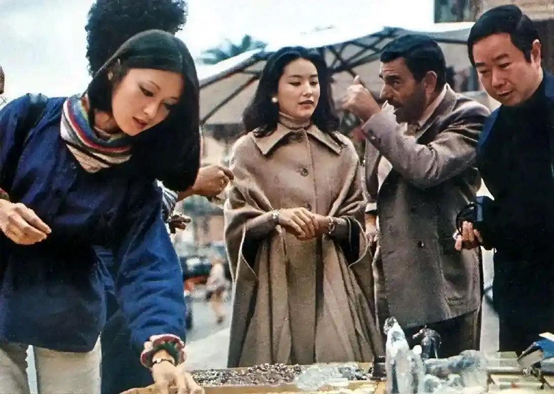 1977年,林青霞和胡因梦,一张罕见的留影,照片中的她们有着迷人的气质