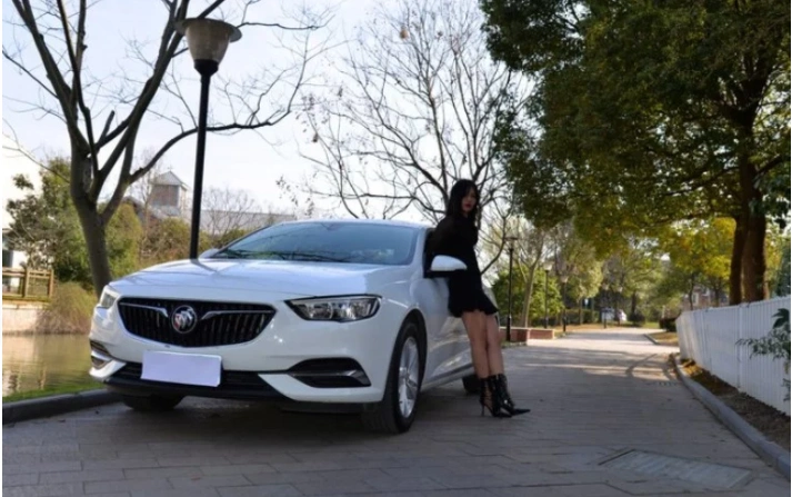 我的美女车模与别克君威的爱情故事