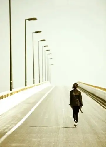 【跪求】非主流伤感女生背面走路头像