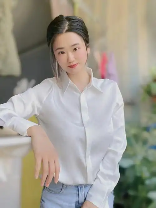 慵懒风白衬衫女