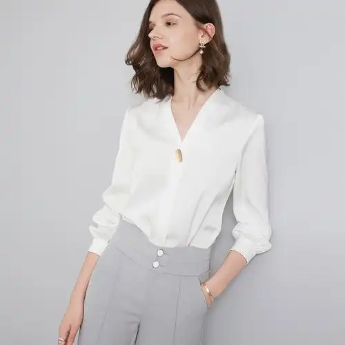晚白女士衬衫怎么样 通勤穿搭|彰显高级的垂坠感,被我拿捏了_什么值得