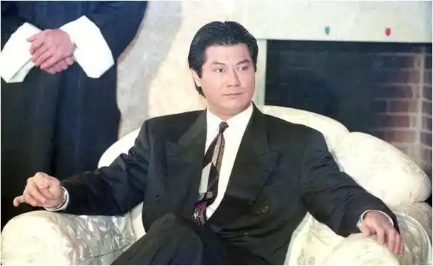 妻子父亲是台湾黑帮元老,连邓光荣都怕,难怪郑少秋30年服服帖帖