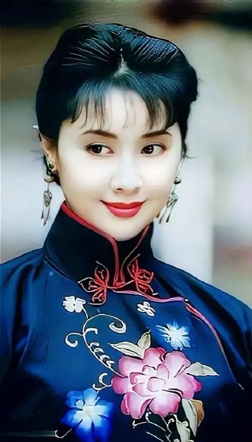 15张清晰的照片,见证了第一美女朱琳不同年龄段的美