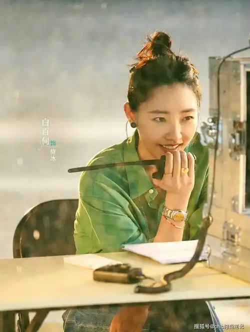 《骄阳伴我》里的白百何职场穿搭,慵懒而小资,衣品超级赞_外套_下身