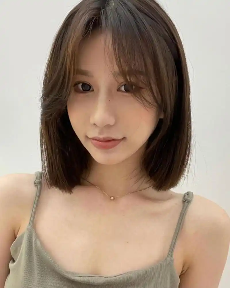 齐肩短发配八字刘海好看又显瘦 齐肩短发好看显瘦,低层次感的齐肩短发