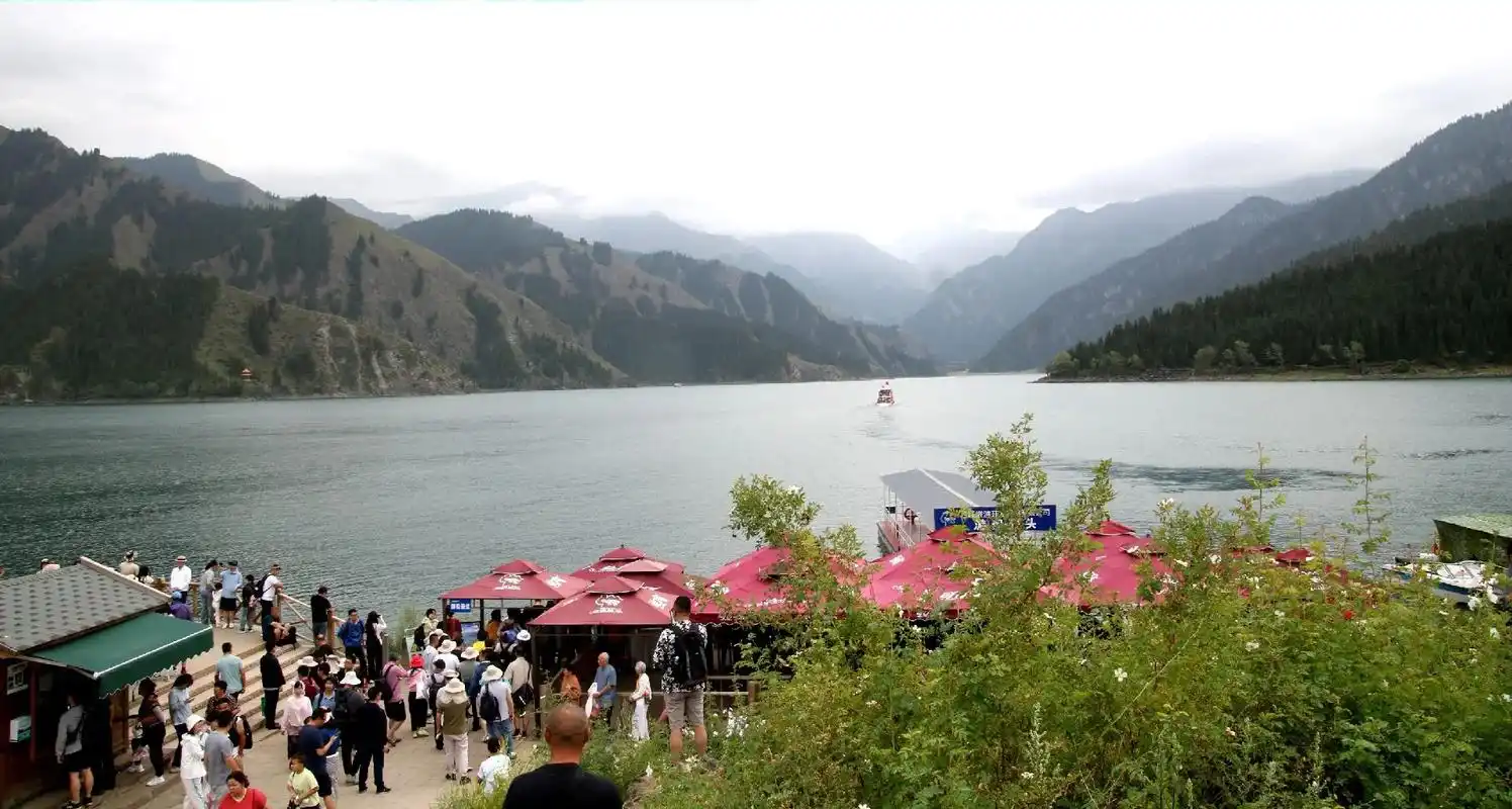 天山天池是新疆旅游的打卡胜地,也是新疆旅游的一 - 抖音