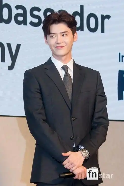 [李钟硕][新闻]170725 李钟硕一身正装帅气出席"韩国旅游名誉宣传大使